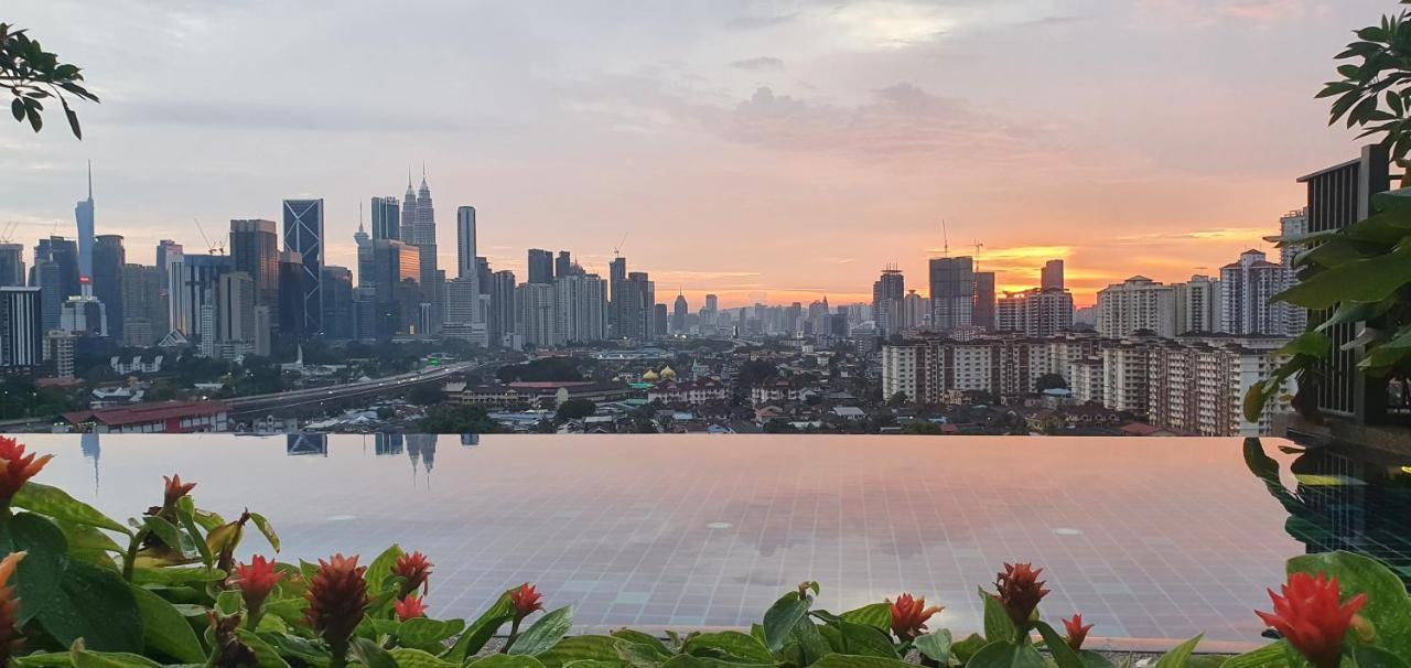 Studio Near Klcc And Lrt With Superb View Kuala Lumpur Bagian luar foto