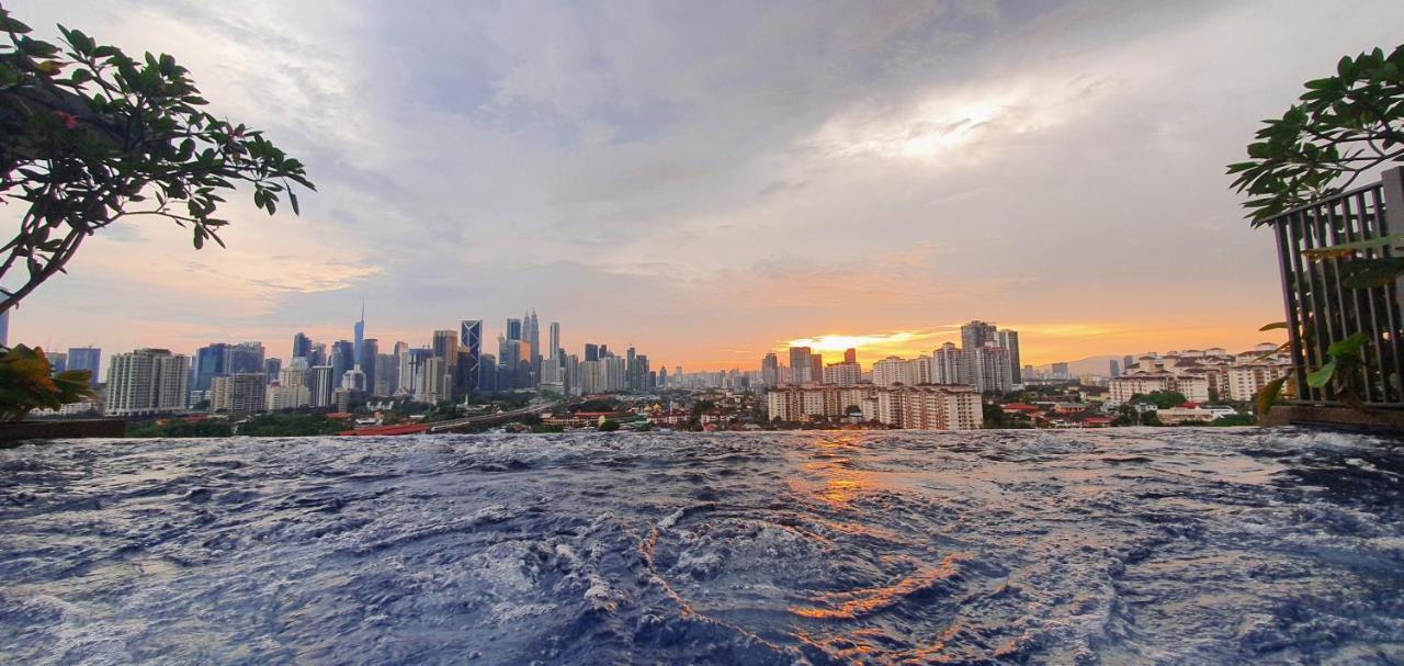 Studio Near Klcc And Lrt With Superb View Kuala Lumpur Bagian luar foto